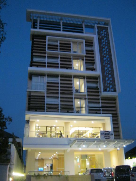 Cordela Hotel Сиребон Екстериор снимка