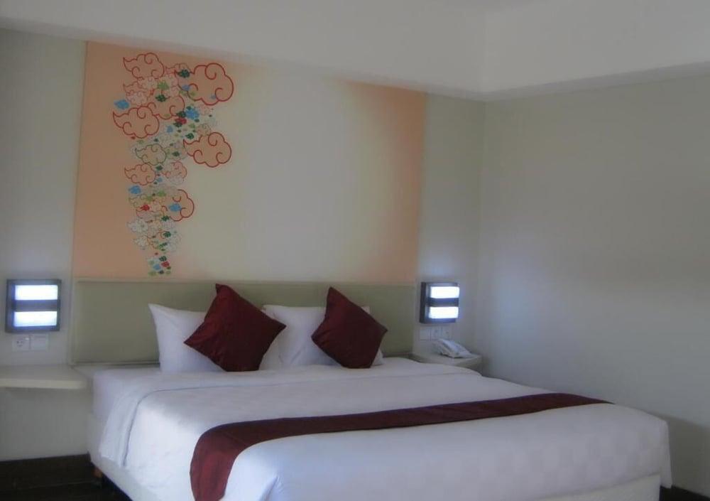 Cordela Hotel Сиребон Екстериор снимка